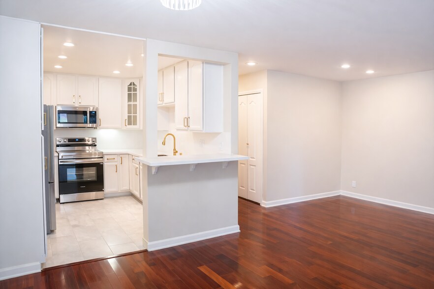 Building Photo - 10425 Caminito Cuervo