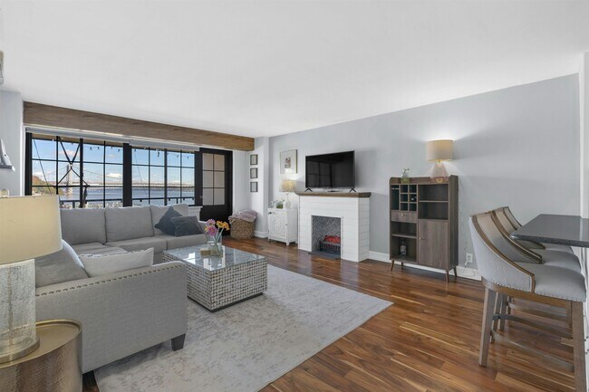 Building Photo - 1203 River Rd