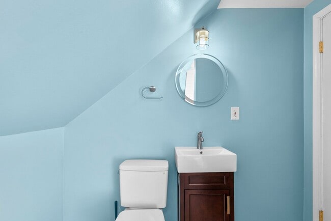 Building Photo - 4 Bed 2 Bath - Twinbrook Cape Cod - Move In Ready