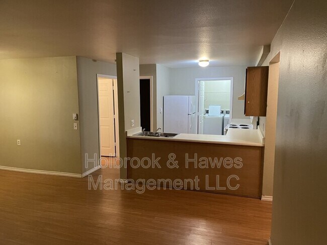 Building Photo - 4531 Boardwalk Dr