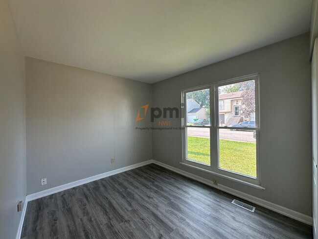 Building Photo - 1031 W 59th Pl