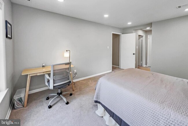 Building Photo - 308 Trinity Ct