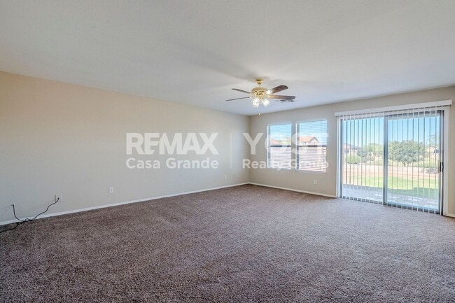 Building Photo - Spacious Living in SK Ranch!