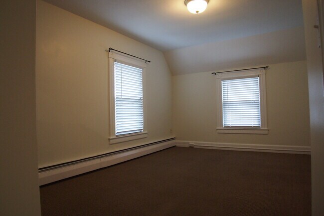 Building Photo - 141 Johnson St