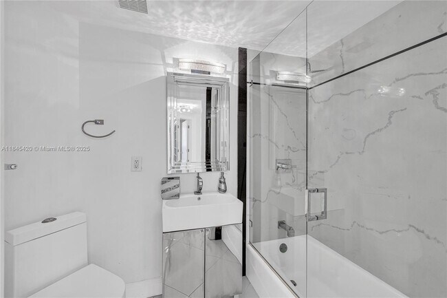 Building Photo - 9559 Collins Ave