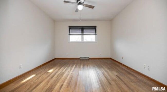 Building Photo - 2303 W Pintura Ct