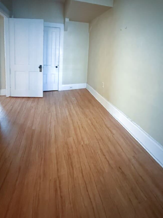 Building Photo - 30-32 Sherman St - Lakefront Living, Right in the Heart of Burlington