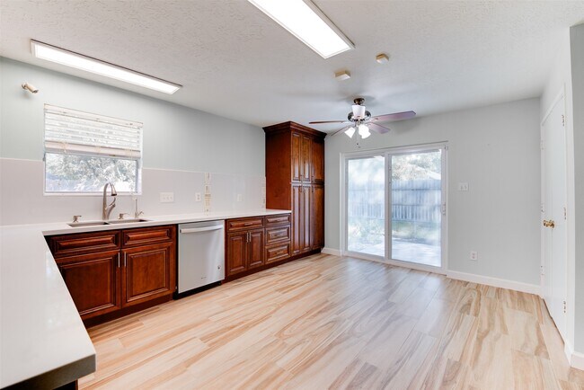 Building Photo - 6930 Haven Creek Dr