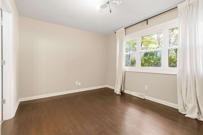 Building Photo - Plaza Midwood/Noda Duplex Property