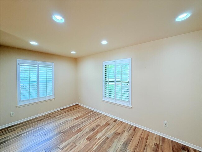 Building Photo - 5014 Evans Ave
