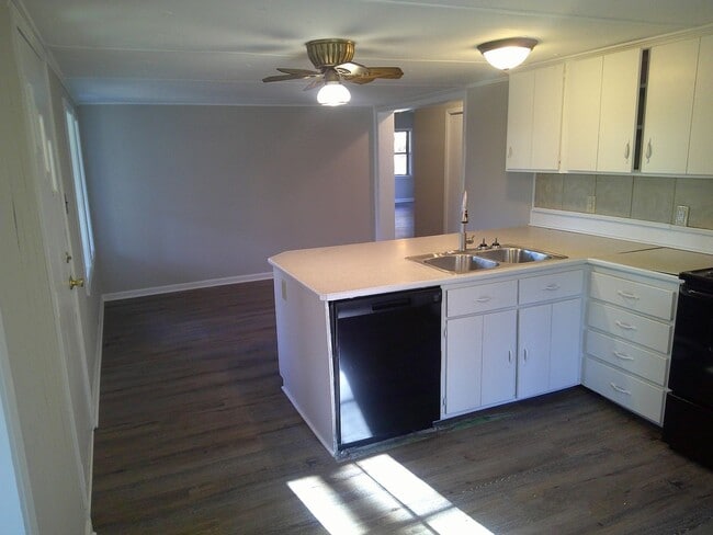 Building Photo - 779 Ridge Crest Dr