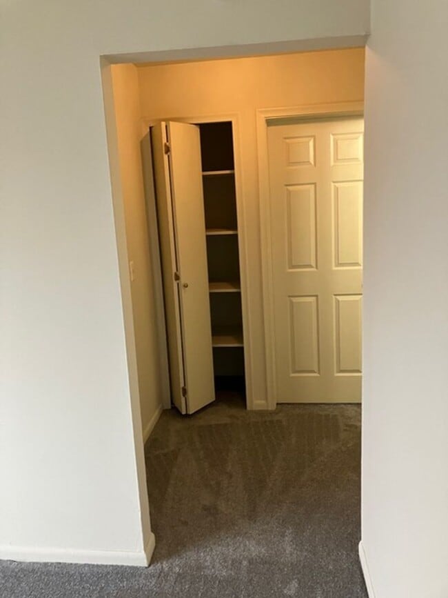 Building Photo - RANCH STYLE 2 BEDROOM DUPLEX FOR LEASE