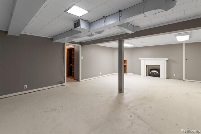 Building Photo - 16940 W 13 Mile Rd