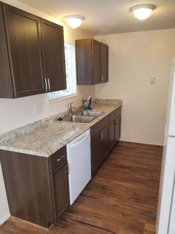 Building Photo - 228 Glenda Dr