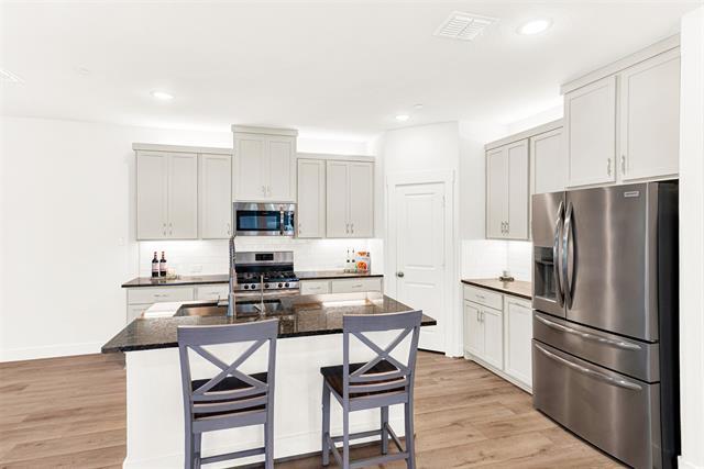 Building Photo - 7717 Reis Ln