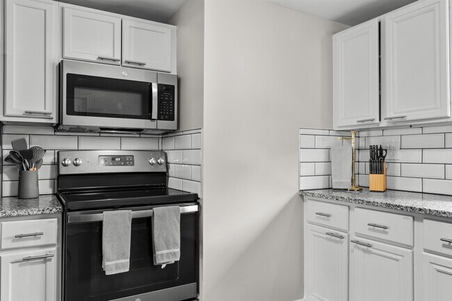 Building Photo - 8254 Mary Ann Ave