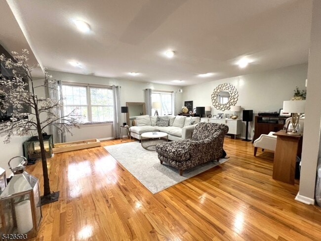 Building Photo - 100 Glenridge Ave