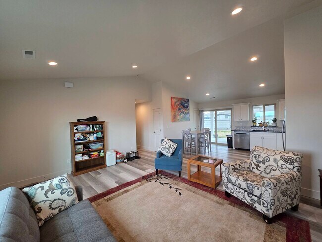 Building Photo - 6817 Rd 108