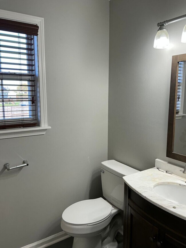 Building Photo - 714 Shetland Dr