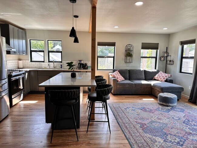 Building Photo - The Historic Victorian