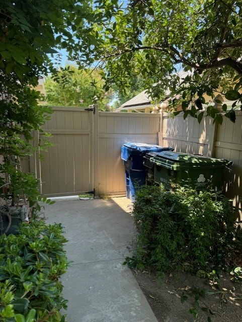 Building Photo - 6828 Ponce Ave