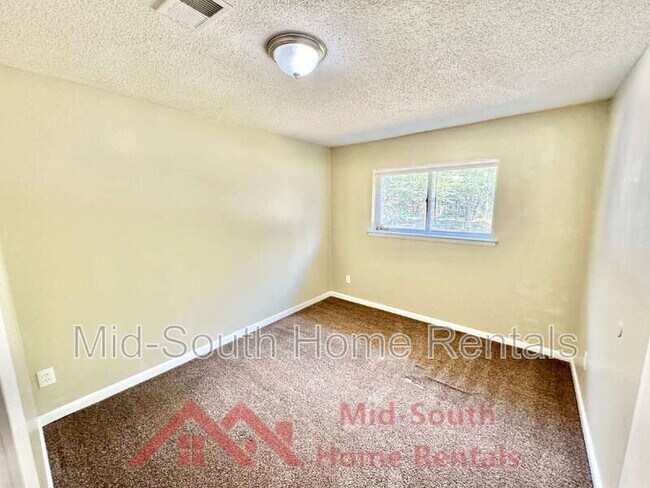 Building Photo - 2452 Debby Dr