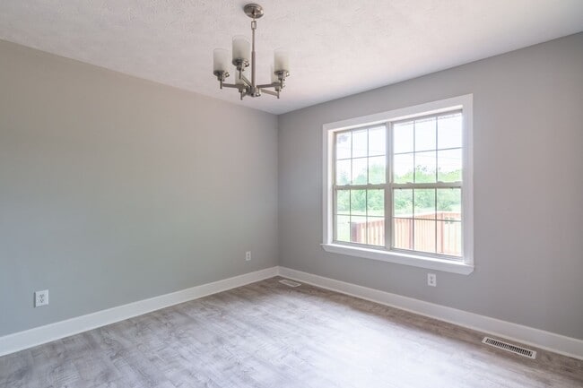 Building Photo - 3 Bed, 2 Bath, 2350sqft, 5.86acres