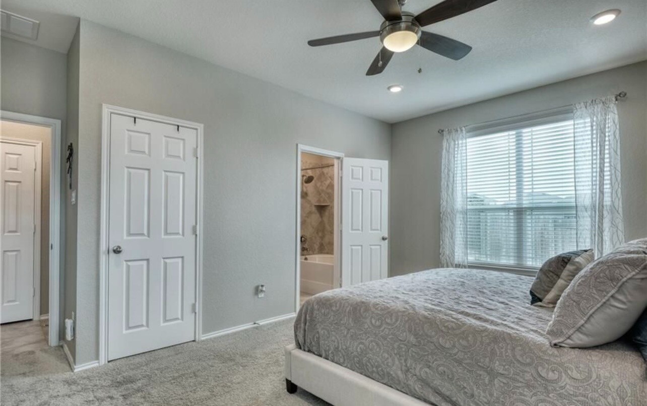 Building Photo - Room in House on Muenster Dr