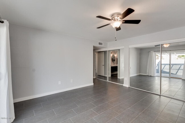 Building Photo - 1115 W Barrow Dr