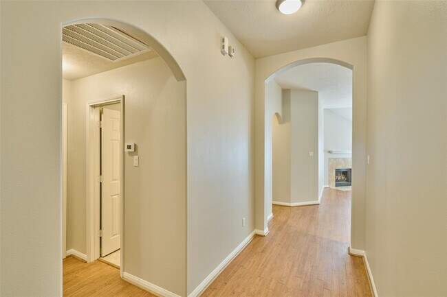 Building Photo - 3733 Breckenridge Dr