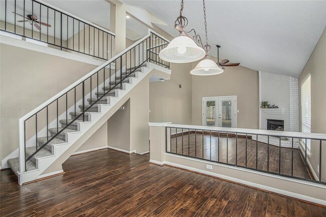 Building Photo - 2815 Parkwood Manor Dr