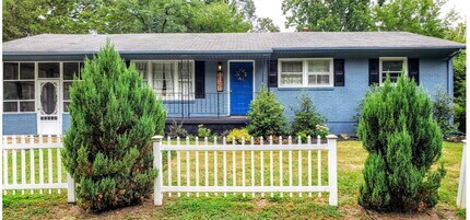 Building Photo - Quiet Oasis in Lynchburg Near University i...