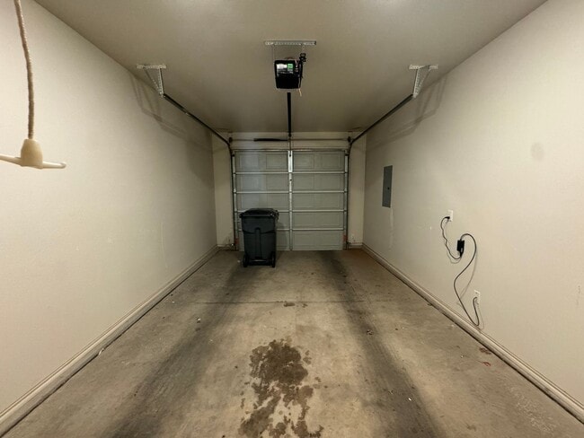 Building Photo - Available Now- Half Off First Months Rent!