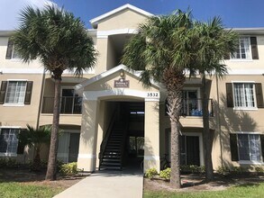 Building Photo - Conveniently located 2/2.