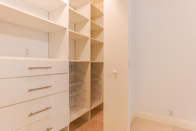 Building Photo - 251 Crandon Blvd