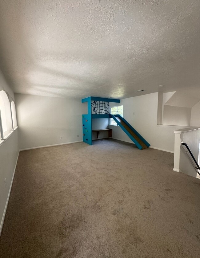 Building Photo - 315 Vantage Pointe Cir