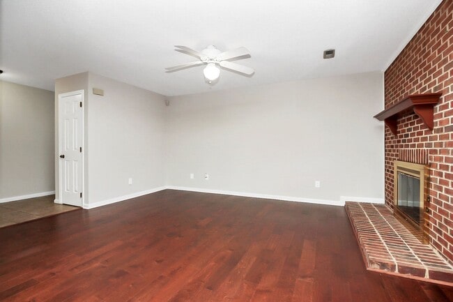 Building Photo - Spacious Condo in East Charlotte; Minutes ...