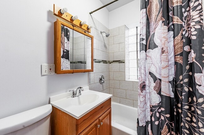 Building Photo - 1810 N Long Ave