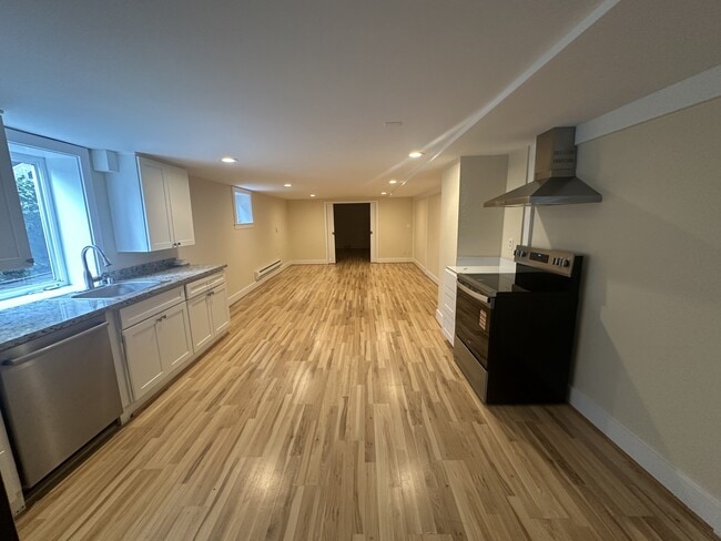 Building Photo - 1126 18th Ave E