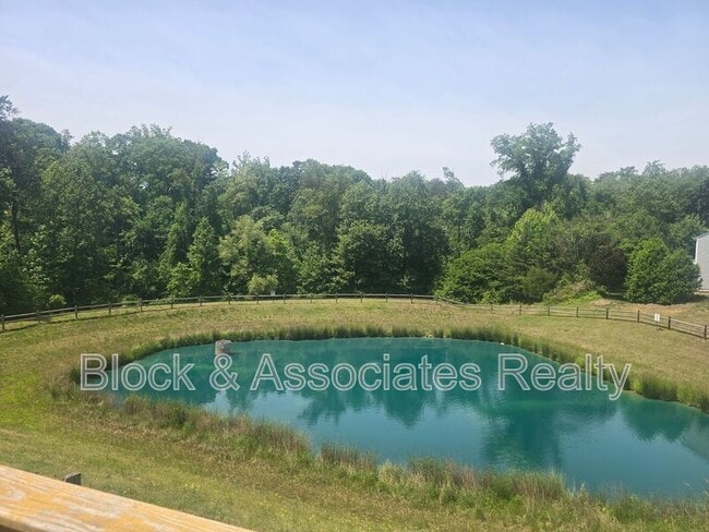 Building Photo - 545 Song Sparrow Ln