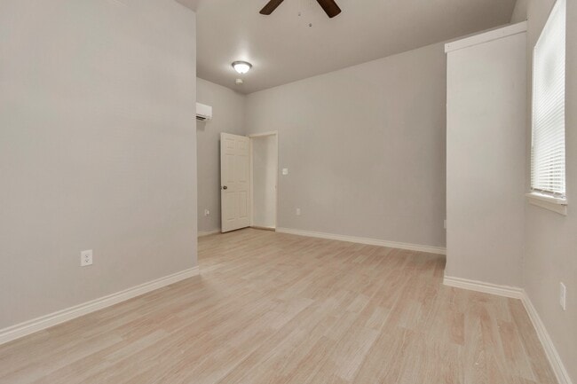 Building Photo - 211 Stiles St