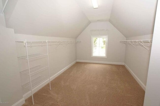 Building Photo - Large Luxe Home Hampstead