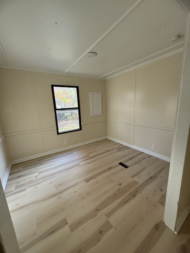 Building Photo - 2717 Hayes Dr