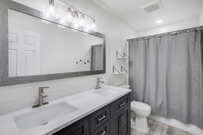 Building Photo - Beautiful 4 bed, 2.5 bath rental home in Oatfield Neighborhood Milwaukie!