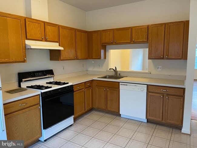 Building Photo - 4080 Fountainside Ln