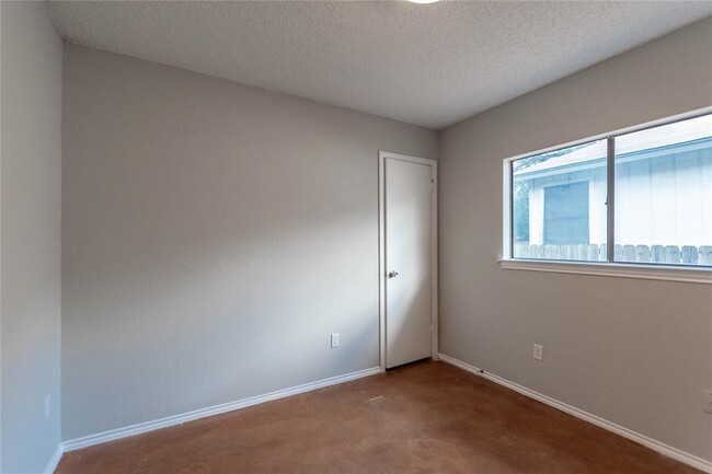 Building Photo - 12909 Campos Dr