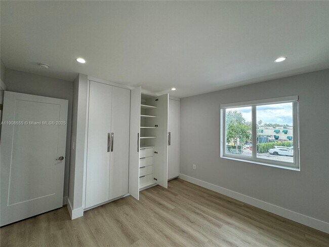 Building Photo - 161 Bentley Dr