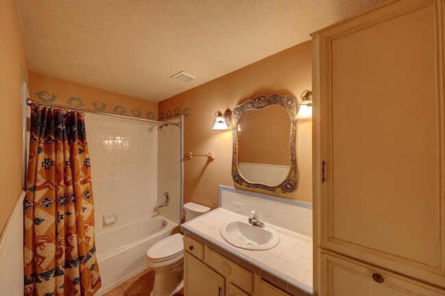 Building Photo - 115 Chaparral Pl W