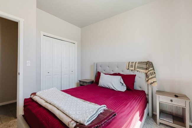 Building Photo - Meticulously Clean 3 bedroom 2 bathroom Home