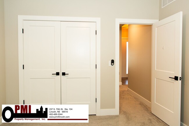 Building Photo - 5 Bedroom and 3 Bathroom House